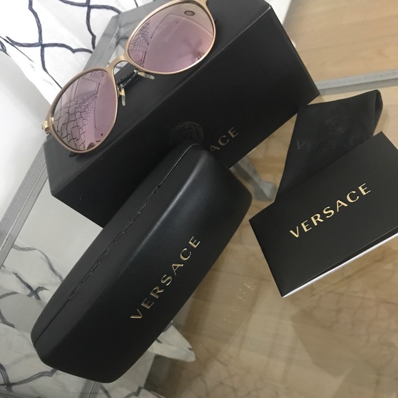 🕶VERSACE SUNGLASSES 🕶 - Picture 6 of 6